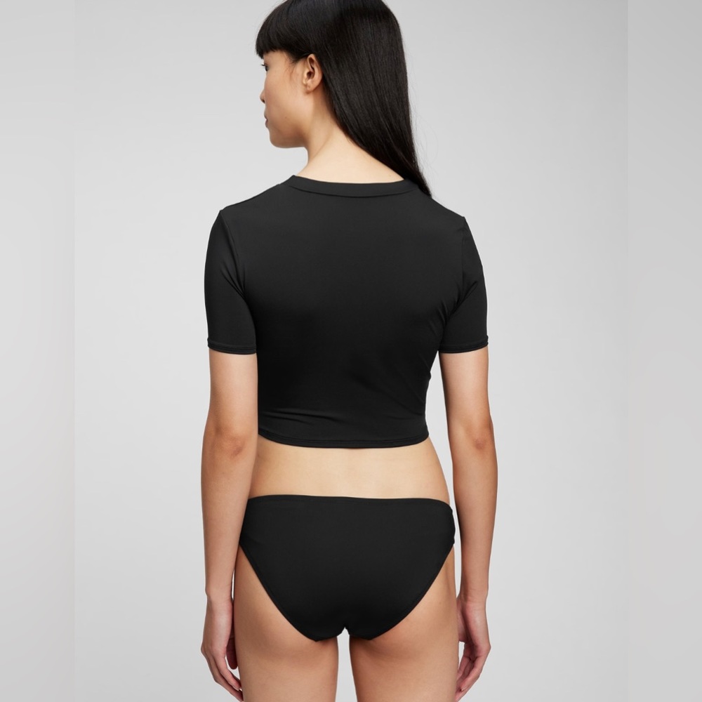 🆕 GAP Women’s Cropped Swim Short Sleeve Rash Guard Rashguard Black Large 12/14 - Picture 4 of 12
